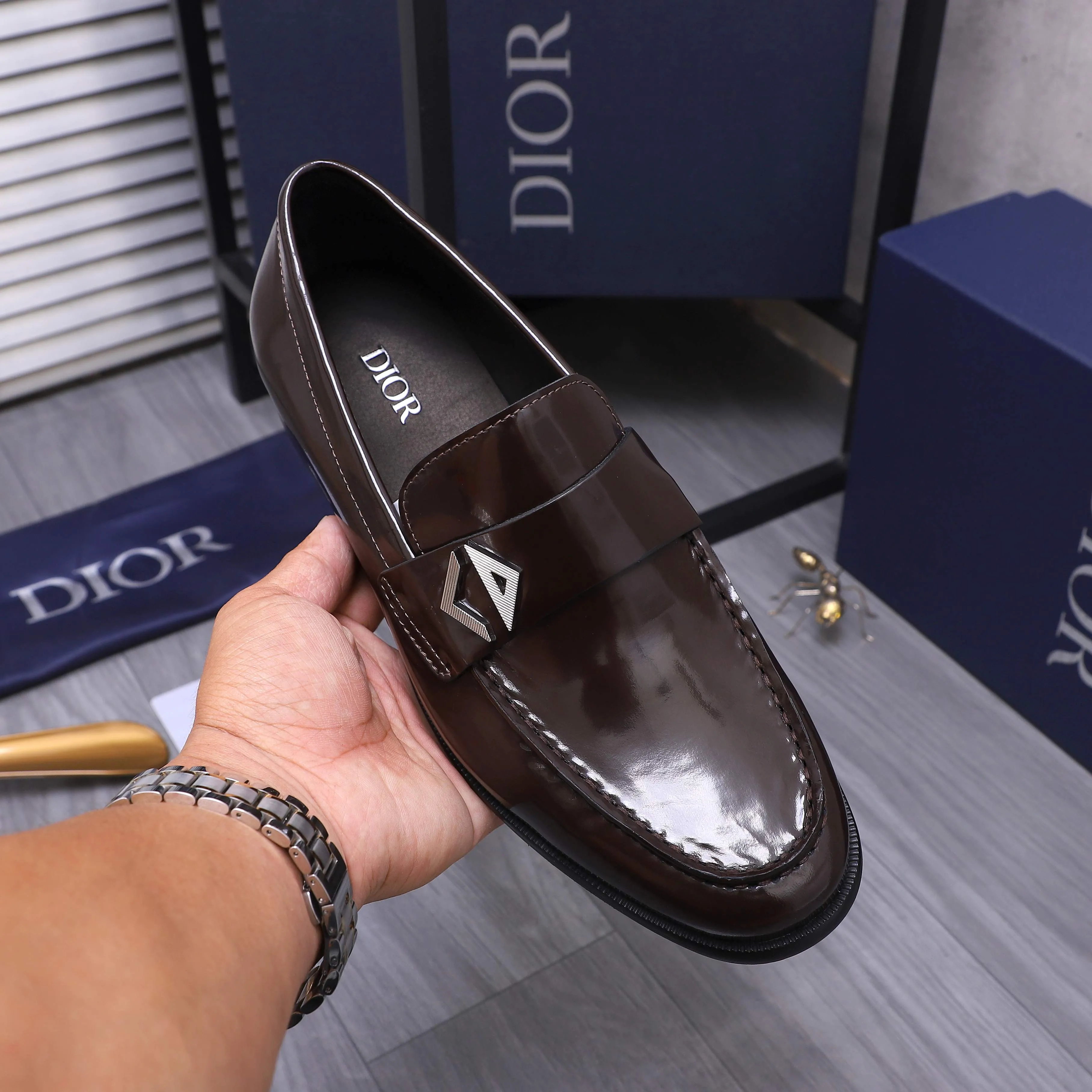 Men's shoes 💰580 Product trademark: Dior "Dior" formal business leather shoes Regular size: 39-45 (45 is custom-made and non-returnable) Product materials: Selected pearlescent cowhide upper, cowhide lining, original outsole